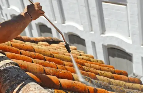 Nettoyage de toitures - Saint-Quentin-la-Poterie